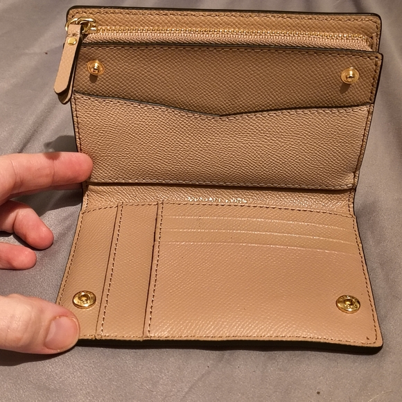 Michael Kors Pink Wallet - Picture 5 of 7